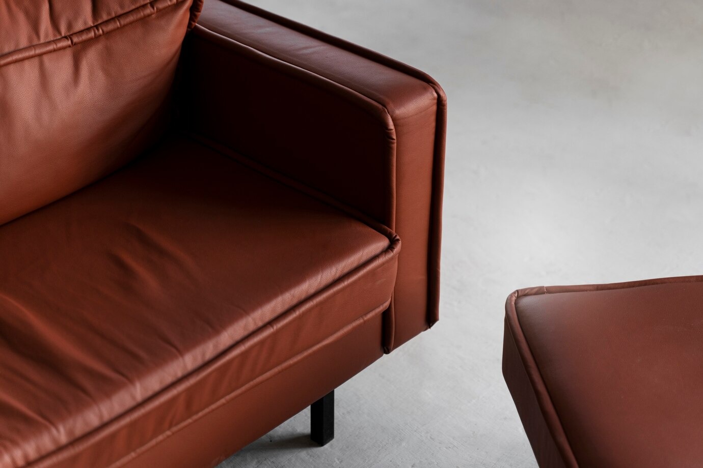 leather furniture cleaning service